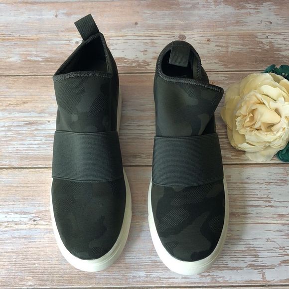 MATERIAL GIRL Quila Camo Green Sock Wedge Sneakers 8.5M - Picture 2 of 7